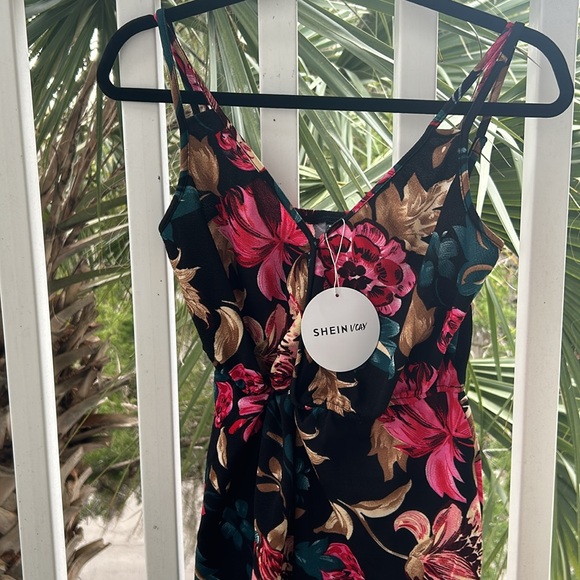 SHEIN small romper - Picture 4 of 10